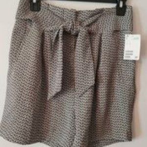 NWT H&M black and white shorts, size 4. Really high waisted.